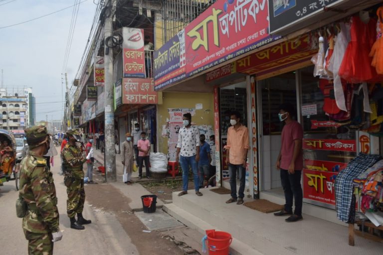 করোনা ও আম্পান মোকাবেলায় যশোর সেনানিবাস