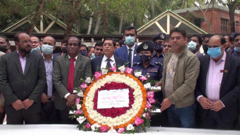 বঙ্গবন্ধুর সমাধিতে যুব ও ক্রীড়া মন্ত্রণালয়ের সচিবের শ্রদ্ধা