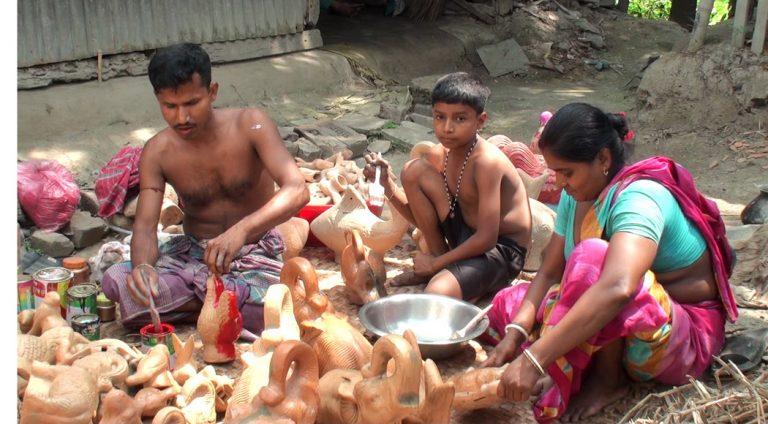 বৈশাখী মেলার প্রস্ততি। ব্যস্ত মৃৎ শিল্পীরা।।