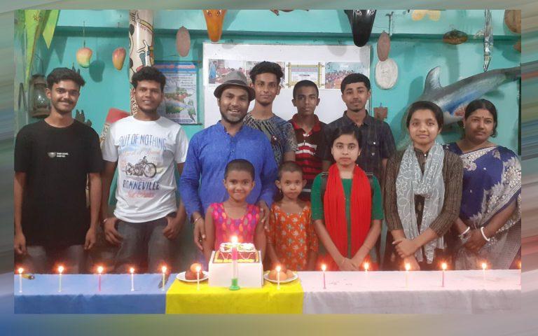 গুণী চিত্রশিল্পীদের স্মরণে মোমবাতি প্রজ্জ্বলন