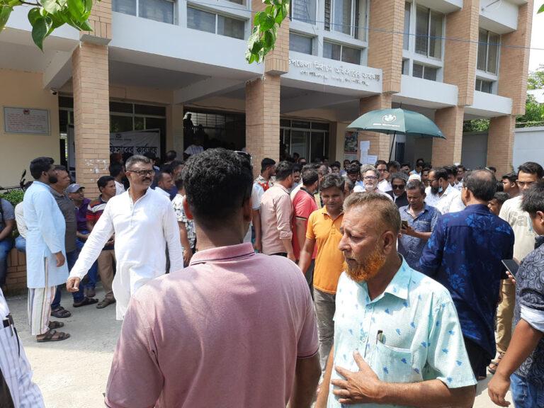 গোপালগঞ্জ ও মুকসুদপুর পৌরসভায় মনোনয়নপত্র দাখিল