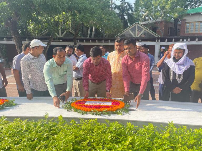 গোপালগঞ্জ গণপূর্ত বিভাগের নতুন যোগদানকৃত নির্বাহী প্রকৌশলীর বঙ্গবন্ধুর সমাধিতে শ্রদ্ধা