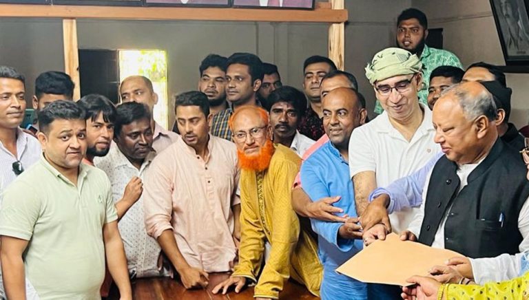 আওয়ামী লীগ দলীয় মনোনয়ন পেতে জীবন বৃত্তান্ত জমা