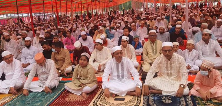 গোপালগঞ্জে এবারই প্রথম ঈদের নামাজ পড়লেন নারীরা