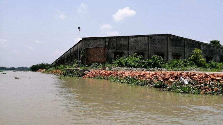 নদী ভাঙ্গনের কবলে জুটমিল