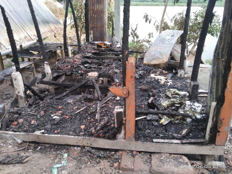 আগুনে পুড়ে ছাই হলো এনায়েতের উপার্জনের একমাত্র অবলম্বন