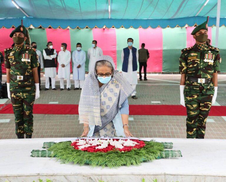 জাতির পিতার সমাধিতে শ্রদ্ধা জানিয়েছেন প্রধানমন্ত্রী