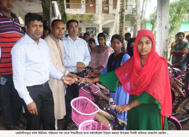 দরিদ্রদের মাঝে সেলাই মেশিন ও বাইসাইকেল বিতরণ
