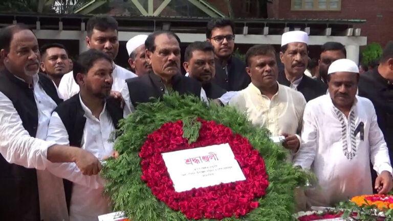 বঙ্গবন্ধুর সমাধিতে জেলা প‌রিষদের প্রশাসকের শ্রদ্ধা