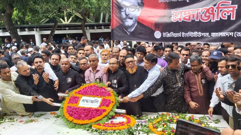 টুঙ্গিপাড়ায় জাতির পিতার সমাধিতে আইইবি’র শ্রদ্ধা