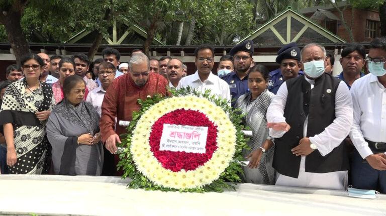দালালদের মাধ্যমে পাসপোর্ট বানালে প্রতারিত হবার সম্ভবনা বেশি-প্রবাসী কল্যাণ মন্ত্রী