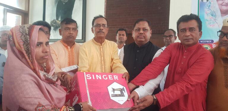 গোপালগঞ্জে সেলাই মেশিন বিতরণ