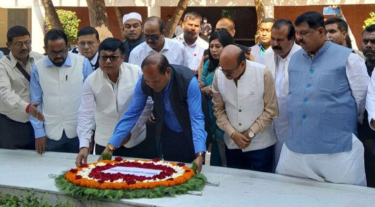 বঙ্গবন্ধুর সমাধিতে আসামের আইনসভার প্রতিনিধিদের শ্রদ্ধা