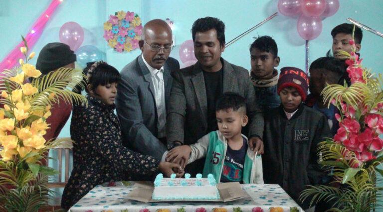 শুভ বড়দিন উদযাপিত, ঘরে ঘরে আনন্দ উৎসব