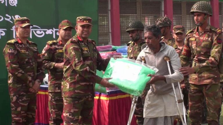 টুঙ্গিপাড়ায় সেনাপ্রধানের পক্ষে শীতবস্ত্র বিতরণ