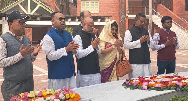 জাতির পিতার সমাধিতে জার্মান আওয়ামী লীগের শ্রদ্ধা