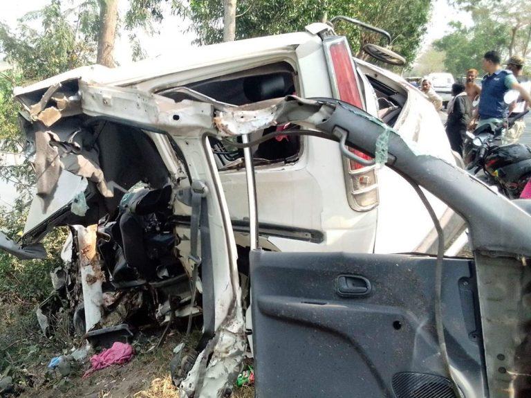 কাশিয়ানীতে মাইক্রোবাস দূর্ঘটনায় নিহত-১, আহত-৯