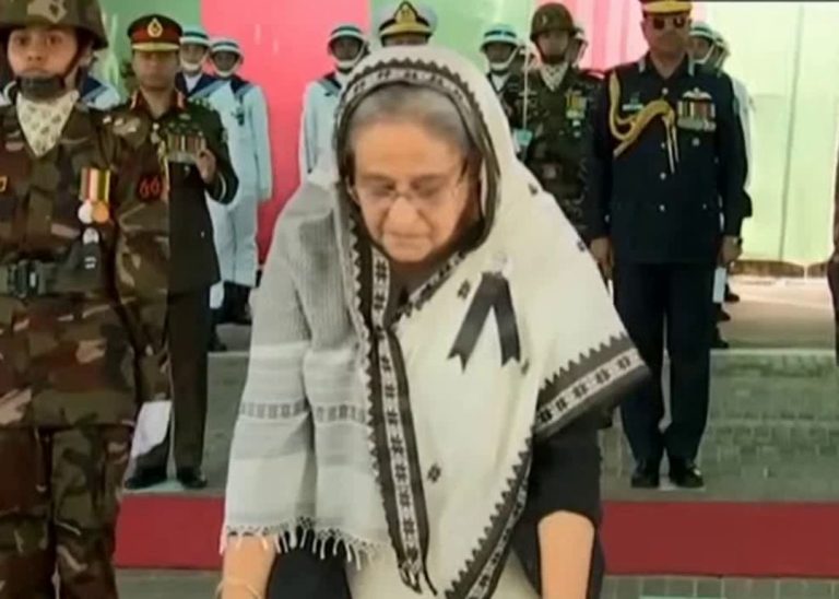 গোপালগঞ্জের টুঙ্গিপাড়ায় জাতির পিতার সামাধিতে শ্রদ্ধা জানিয়েছেন প্রধানমন্ত্রী
