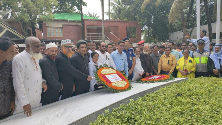 শেখ কামালের জন্মদিনে জাতির পিতার সমাধিতে শ্রদ্ধা  