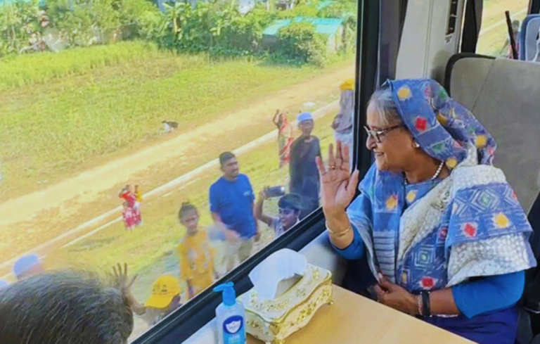উদ্বোধনের পর ট্রেনে চড়ে রামু গেলেন প্রধানমন্ত্রী