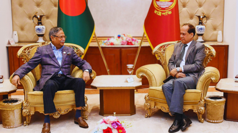 ইসিকে দায়িত্বশীল ভূমিকা পালনের আহ্বান রাষ্ট্রপতির