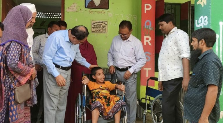 হুইল চেয়ারে করে নিজেই বিদ্যালয়ে আসতে পারবো