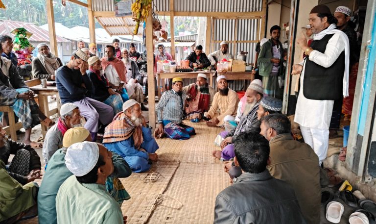 কোটালীপাড়ায় প্রধানমন্ত্রী শেখ হাসিনার পক্ষে কৃষক লীগ নেতার গণসংযোগ
