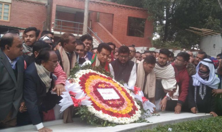 জাতির পিতার সমাধিতে এ কে আজাদ এমপি
