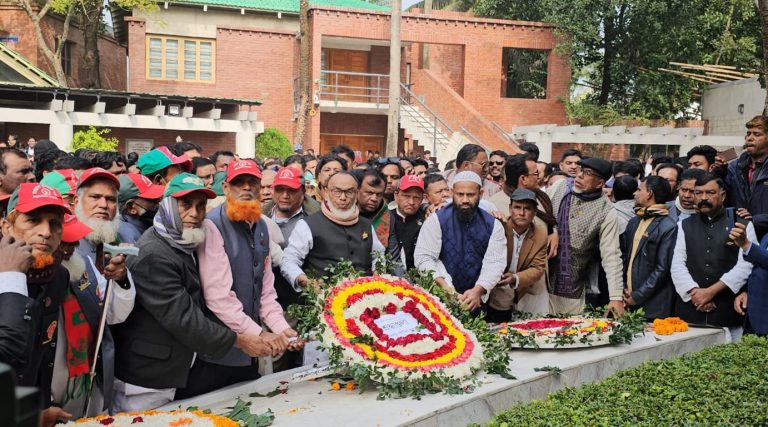 টুঙ্গিপাড়ায় জাতির পিতার সমাধিতে মুন্সীগঞ্জ-১ আসনের এমপি-র শ্রদ্ধা নিবেদন