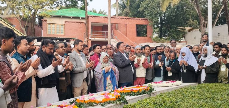 টুঙ্গিপাড়ায় বরগুনা-২ আসনের নবনির্বাচিত  এমপি-র শ্রদ্ধা