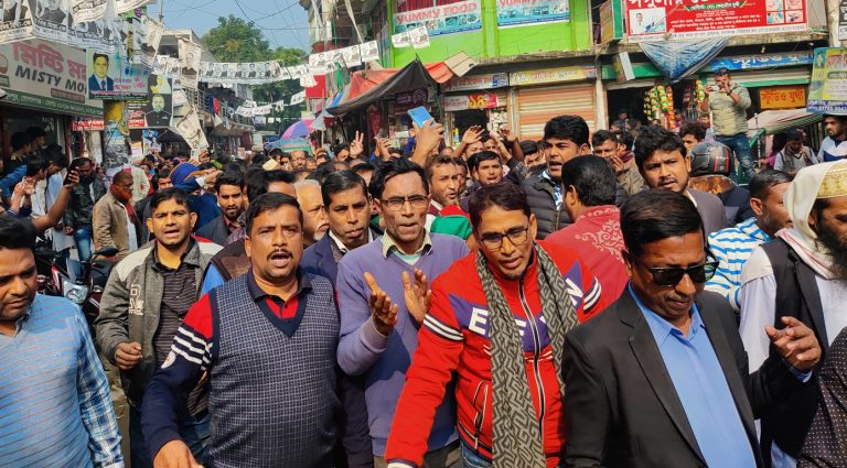 মুহাম্মদ ফারুক খান মন্ত্রী হওয়ায় মুকসুদপুরে আনন্দ মিছিল ও মিষ্টি বিতরন
