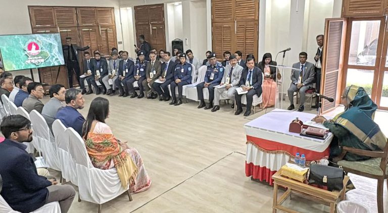 মানুষের উপকারে আসে এমন প্রকল্প নেয়ার নির্দেশনা দিয়েছেন প্রধানমন্ত্রী