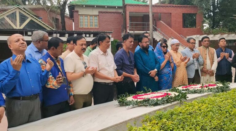 জাতীয় প্রেসক্লাব এবং আগরতলা (ভারত) প্রেসক্লাবের শ্রদ্ধা নিবেদন