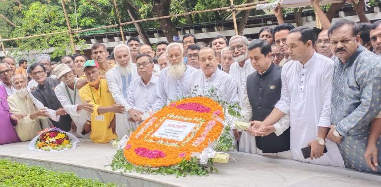 বঙ্গবন্ধুর সমাধিতে কোটালীপাড়া উপজেলা চেয়ারম্যানের শ্রদ্ধা