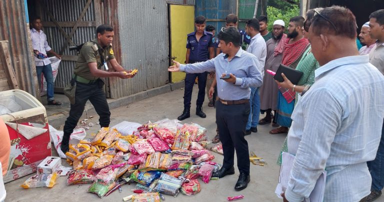 গোপালগঞ্জে ৪টি আইসক্রিম ফ্যাক্টরী সিলগালা।৩লাখ টাকা জরিমানা।।