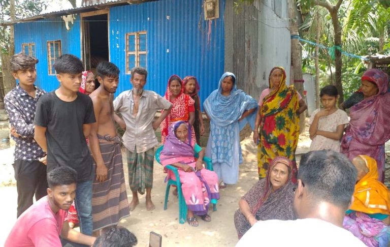 স্ত্রী-সন্তানকে পেট্রোল ঢেলে আগুন দেয়ার অভিযোগ