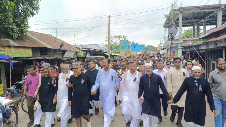 সহিংসতার প্রতিবাদে টুঙ্গিপাড়ায় আওয়ামী লীগের বিক্ষোভ মিছিল ও সমাবেশ 
