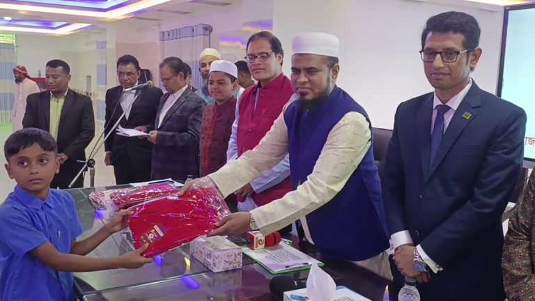 গোপালগঞ্জে ৫শ’ শিক্ষার্থীকে শীতবস্ত্র ও ৬৯ শিক্ষার্থীকে শিক্ষা অনুদান প্রদান