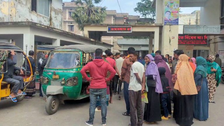 গোপালগঞ্জে তেলের ট্যাংকারের ধাক্কায় নসিমনের হেলপার নিহত
