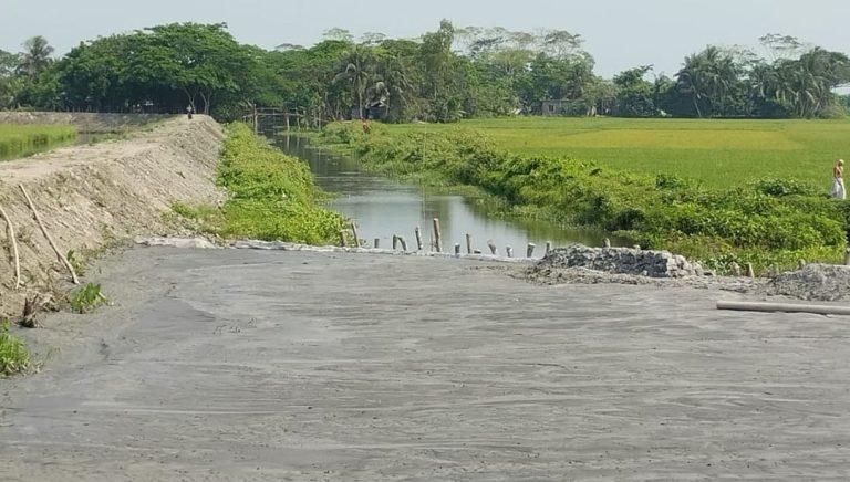 কোটালীপাড়ায় প্রভাবশালীর খাল ভরাটে ৩ হাজার গ্রামবাসীর দুর্ভোগ