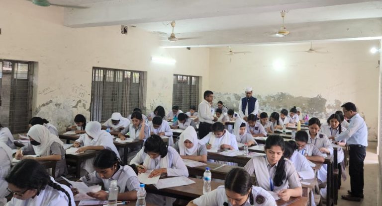 গোপালগঞ্জে এসএসসি পরীক্ষায় ২৬ টি কেন্দ্রে ১৫ হাজার ২৫৯জন অংশ নিচ্ছে