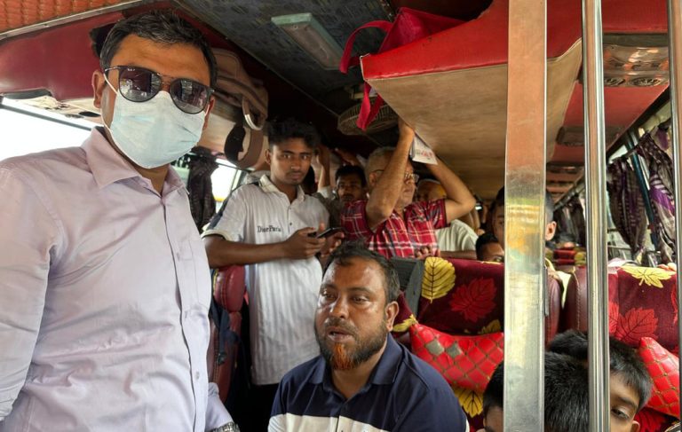 গোপালগঞ্জে গনপরিবহনে ১৮ মামলায় ৫৭ হাজার ৫শ” টাকা জরিমানা