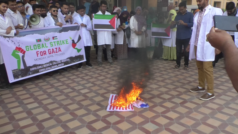 গোপালগঞ্জে ইসরাইল ও ট্রাম্প বিরোধী স্লোগানে মুখরিত ছিল সারা দিন