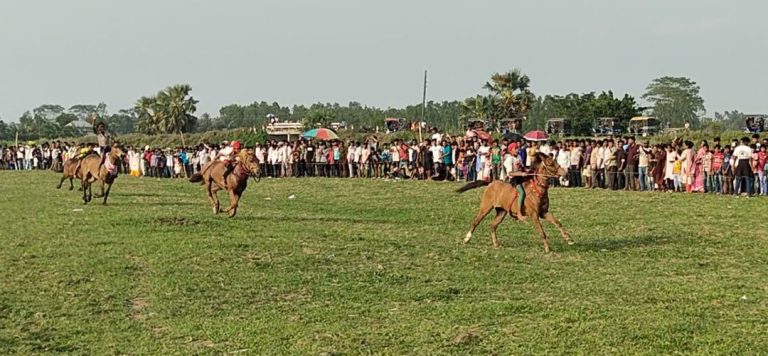 কোটালীপাড়ায় দুই দিনব্যাপী ঘোড়দৌড় প্রতিযোগিতা