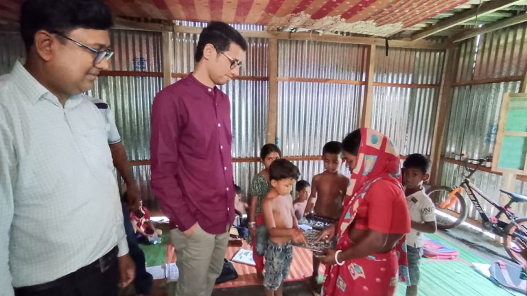 টুঙ্গিপাড়ায় প্রতিবন্ধী শিক্ষিকার বিদ্যালয়। ইউএনও-এর  প্রশংসনীয় উদ্যোগ।।