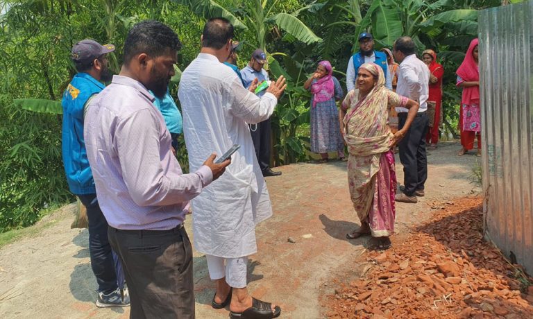 কোটালীপাড়ায় গ্রামীণ মাটির সড়ক নির্মাণ না হওয়ায় চরম ভোগান্তিতে অন্ততঃ ২০ হাজার মানুষ।