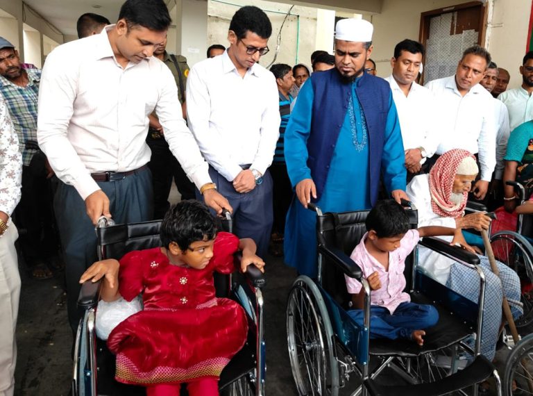 কোটালীপাড়ায় প্রতিবন্ধীদের মাঝে হুইল চেয়ার বিতরণ