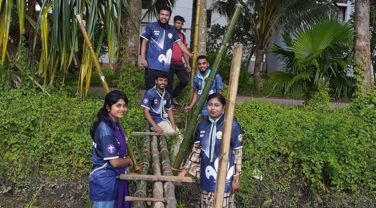 রোভার স্কাউট এর উদ্যোগে পোল মাংকি ব্রীজ তৈরি