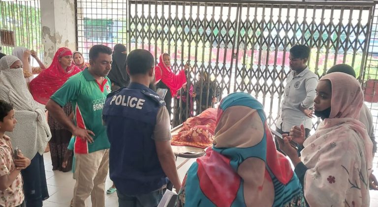 গোপালগঞ্জে কুকুরের তাড়া খেয়ে স্কুল শিক্ষার্থীর মৃত্যু
