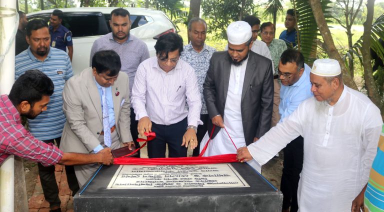 গোবিপ্রবিতে পাঞ্জেগানা মসজিদের ভিত্তি প্রস্থর স্থাপন